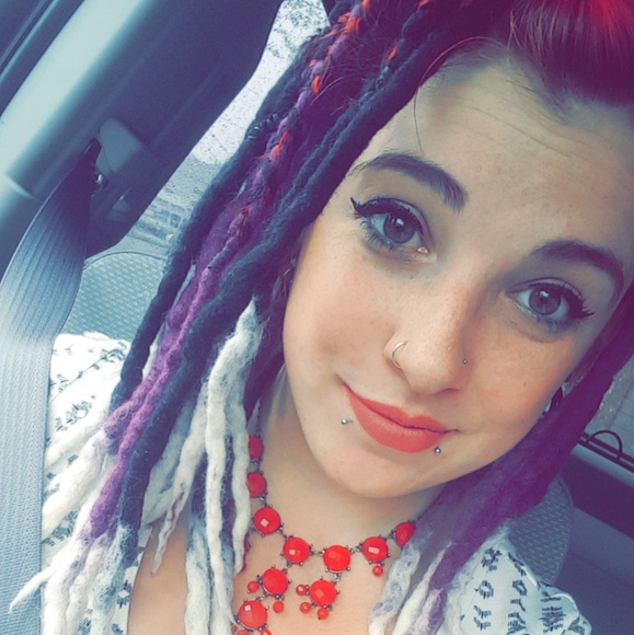 Meet your Posher, Camille - Picture 1 of 1